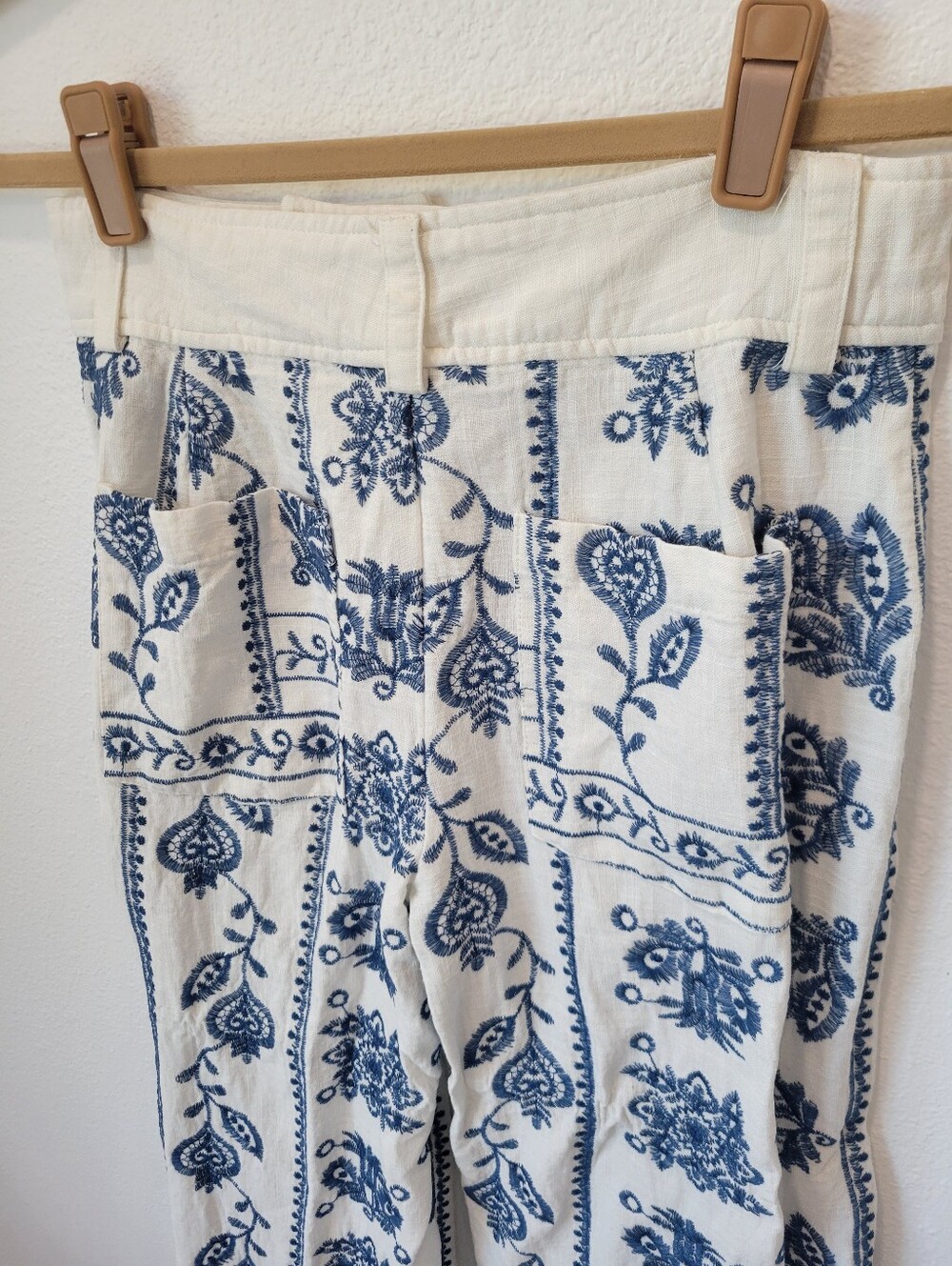 Joie Womens 4 White Linen Blend Embroidered Pants Blue Floral Coastal Boho - Picture 7 of 10